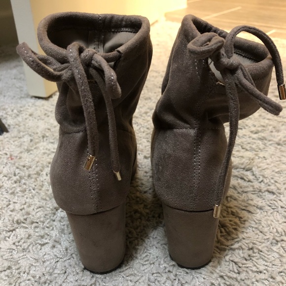 New Direction Booties Size 6 - Picture 4 of 6